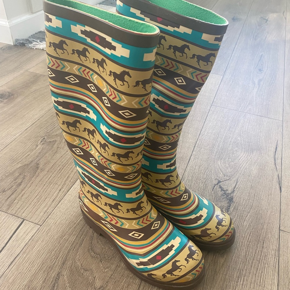 Woman’s Aztec running horse rain boots